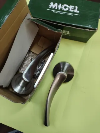 Manivela de puerta MICEL