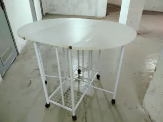 Mesa plegable con 4 taburetes