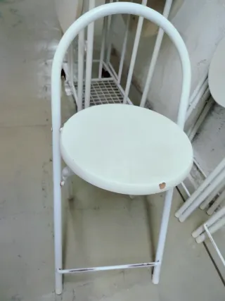 Mesa plegable con 4 taburetes