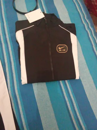 Chándal Nike Talla S Negro y Blanco