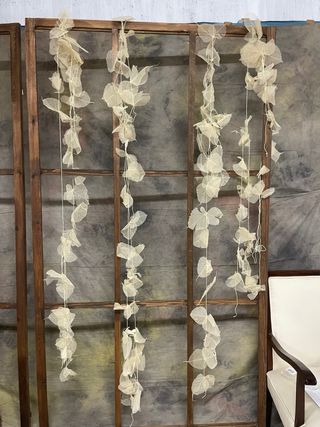 Tiras de hojas secas crema para atrezzo