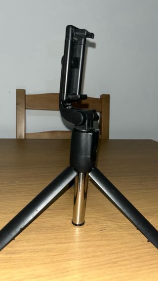 Pack Micrófono de Solapa + Trípode Bluetooth