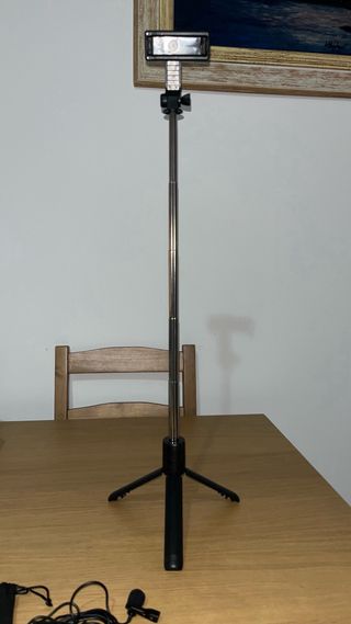 Pack Micrófono de Solapa + Trípode Bluetooth