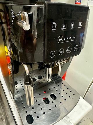 Cafetera Superautomática Delonghi Magnifica Start