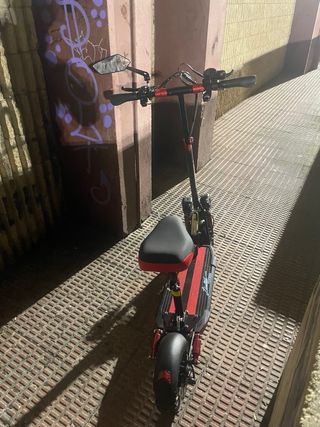 (NEGOCIABLE) Patinete Eléctrico Negro y Rojo