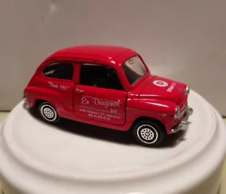 Coche miniatura escala 1/43 SEAT 600
