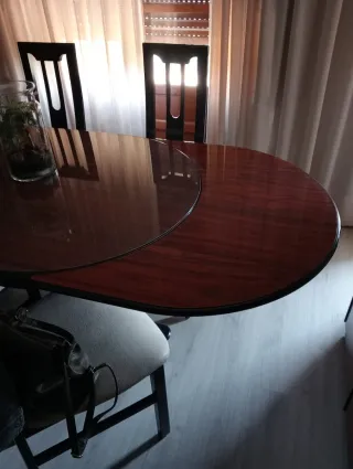 Mesa Salón Negro y Burdeos