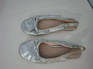 Bailarinas plateadas con lazo