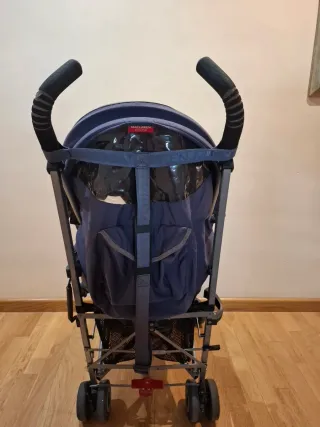 Silla de paseo ligera MACLAREN y su protector.