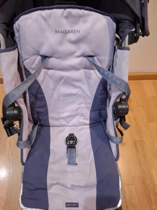 Silla de paseo ligera MACLAREN y su protector.