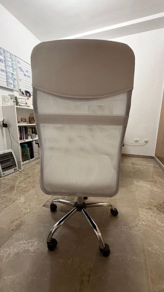 Silla de oficina ergonómica blanca