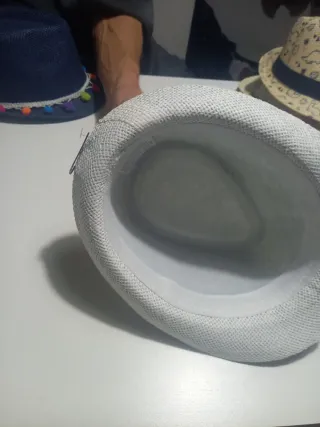 Sombrero de verano blanco y negro