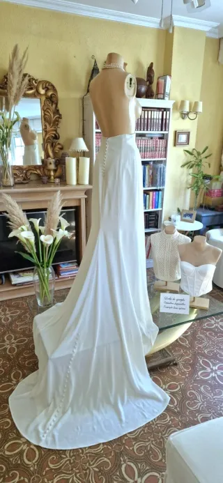 Falda artesanal crema marfil con botones d perlas