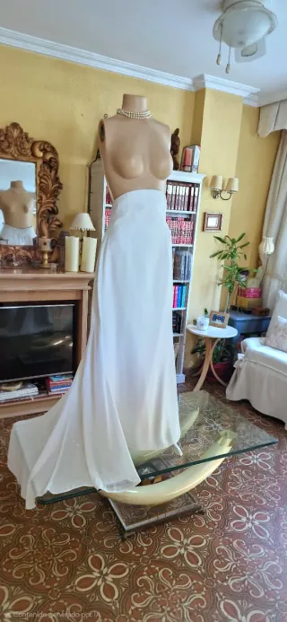 Falda artesanal crema marfil con botones d perlas