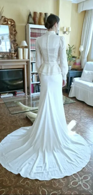 Falda artesanal crema marfil con botones d perlas