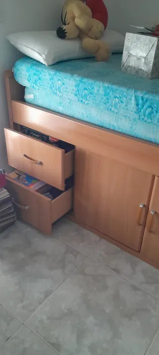 Cama de persona con almacenamiento