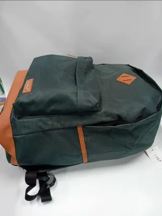 Mochila verde y marrón