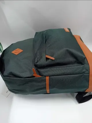 Mochila verde y marrón