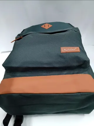 Mochila verde y marrón