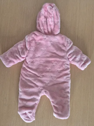 Mono abrigo buzo Minnie Mouse rosa bebé C&A 50 cm