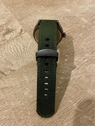 Reloj Timex Expedition Negro y Verde Militar