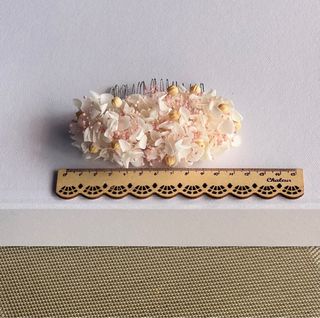 Tocado de flores preservadas