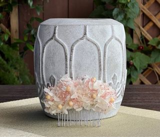 Tocado de flores preservadas