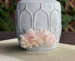 Tocado de flores preservadas