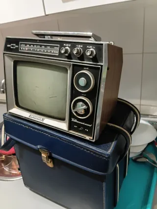 Televisor y Radio Universum 1970