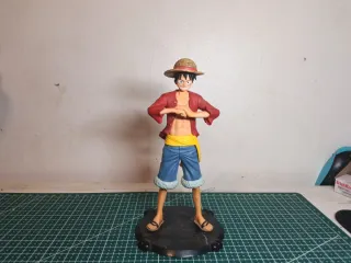 Figura One Piece con soporte