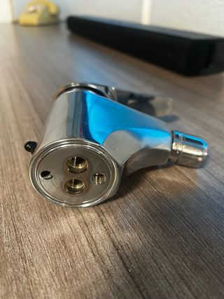 Grifo de bidé metálico plateado