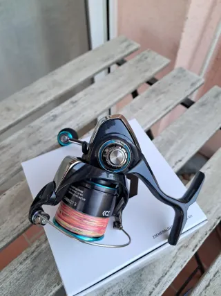 Carrete Daiwa Emeraldas LT2000S-XH