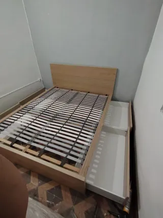 Cama con cajones de madera