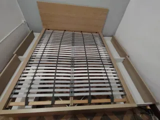 Cama con cajones de madera