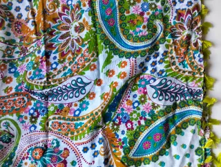 Pañuelo mujer con flecos multicolor