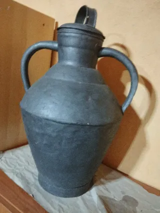 Lechera antigua de metal