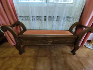 Banco antiguo con cajón