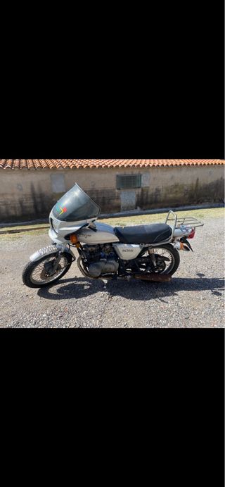 Kawasaki KZ400 Clásica 70s