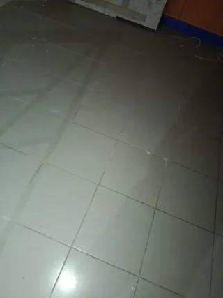 Suelo de gres color cemento