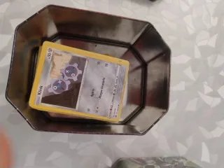 Caja metálica Pokémon
