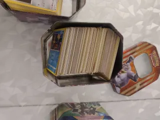 Caja metálica Pokémon