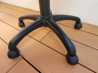 Silla de oficina azul regulable