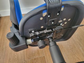 Silla de oficina azul regulable