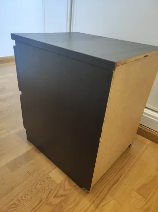 Mesa de noche marrón