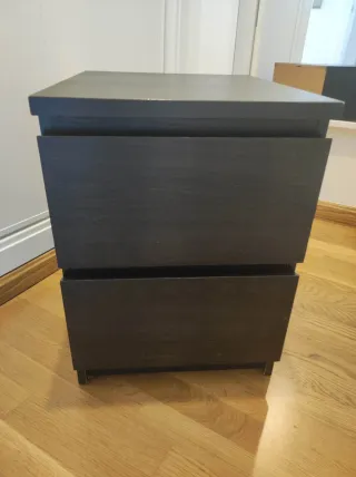 Mesa de noche marrón