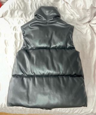 Chaleco acolchado efecto piel