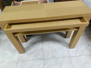 Mesa de madera auxiliar
