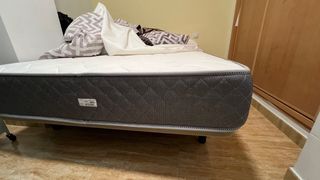 Colchón y base tapizada cama 135x190