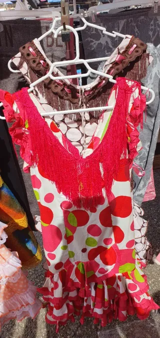 Trajes flamenca niña .desde 15€ hasta 30€