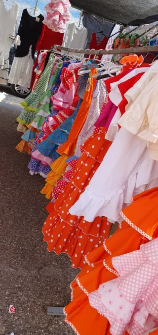 Trajes flamenca niña .desde 15€ hasta 30€
